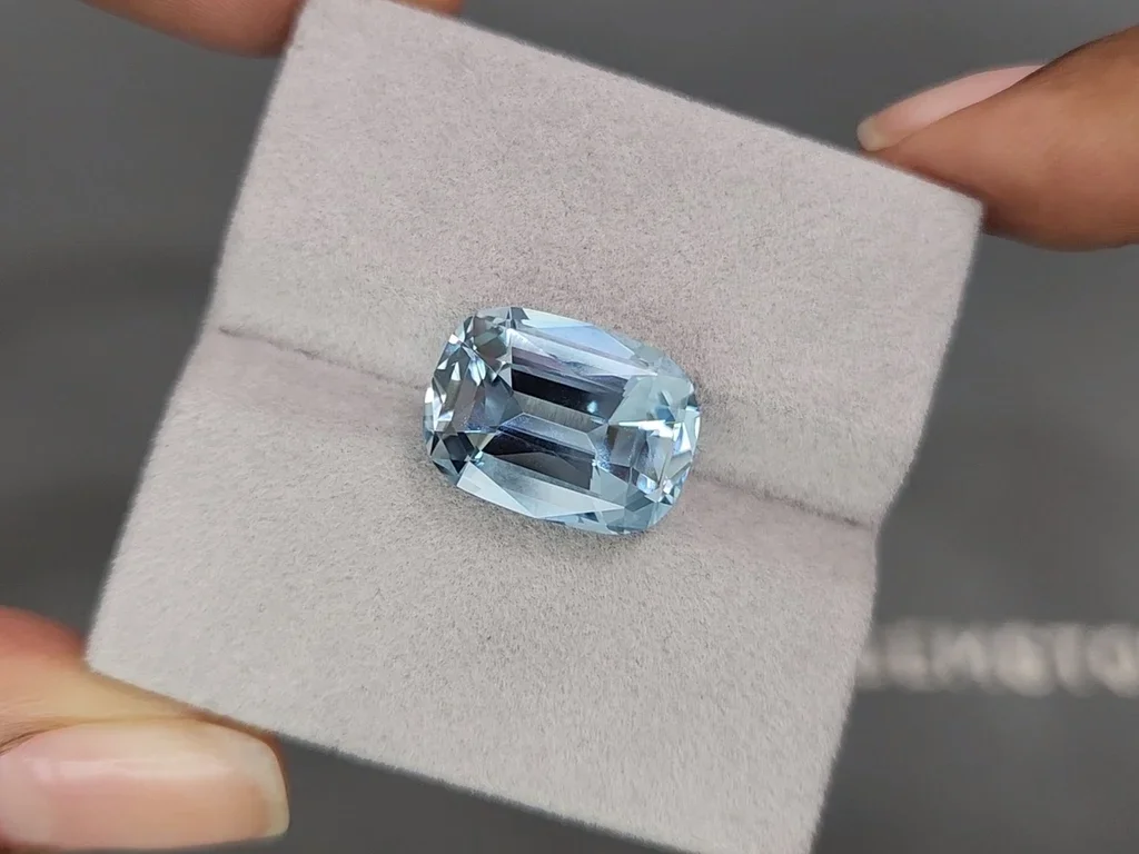 Rich aquamarine "Santa Maria" color, cushion cut 7.59 carats, Africa Image №4