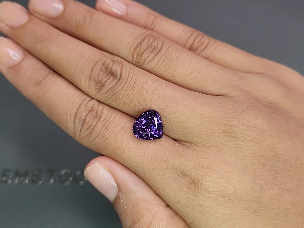 Rare color change spinel in pear shape 5.00 carats Image №2