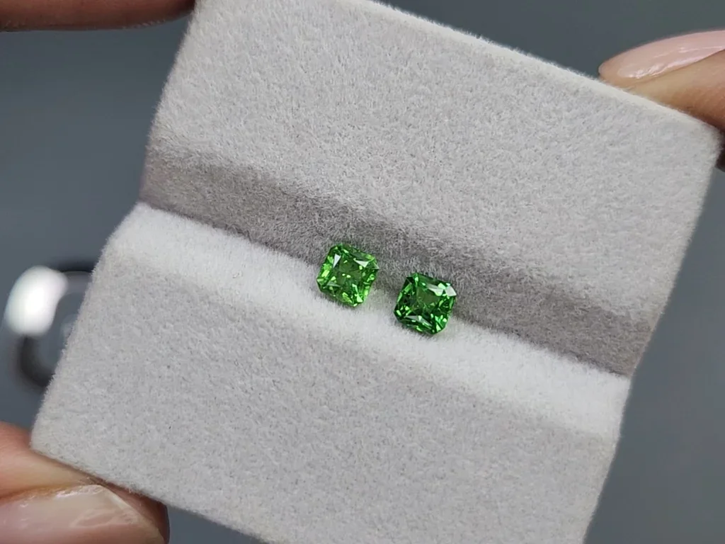 Pair of Vivid green tsavorites asscher cut 0.95 carats, Tanzania Image №4
