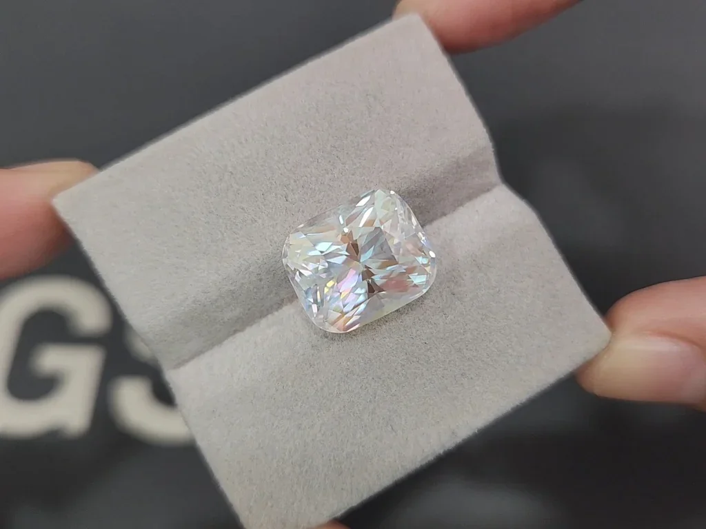 Rainbow moonstone cushion cut 10.41 carats, Madagascar Image №4