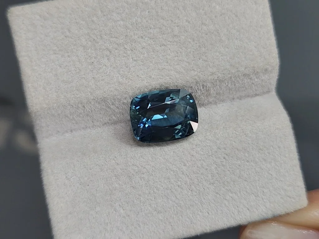Unheated sapphire Teal cushion cut 5.29 carats, Madagascar Image №4