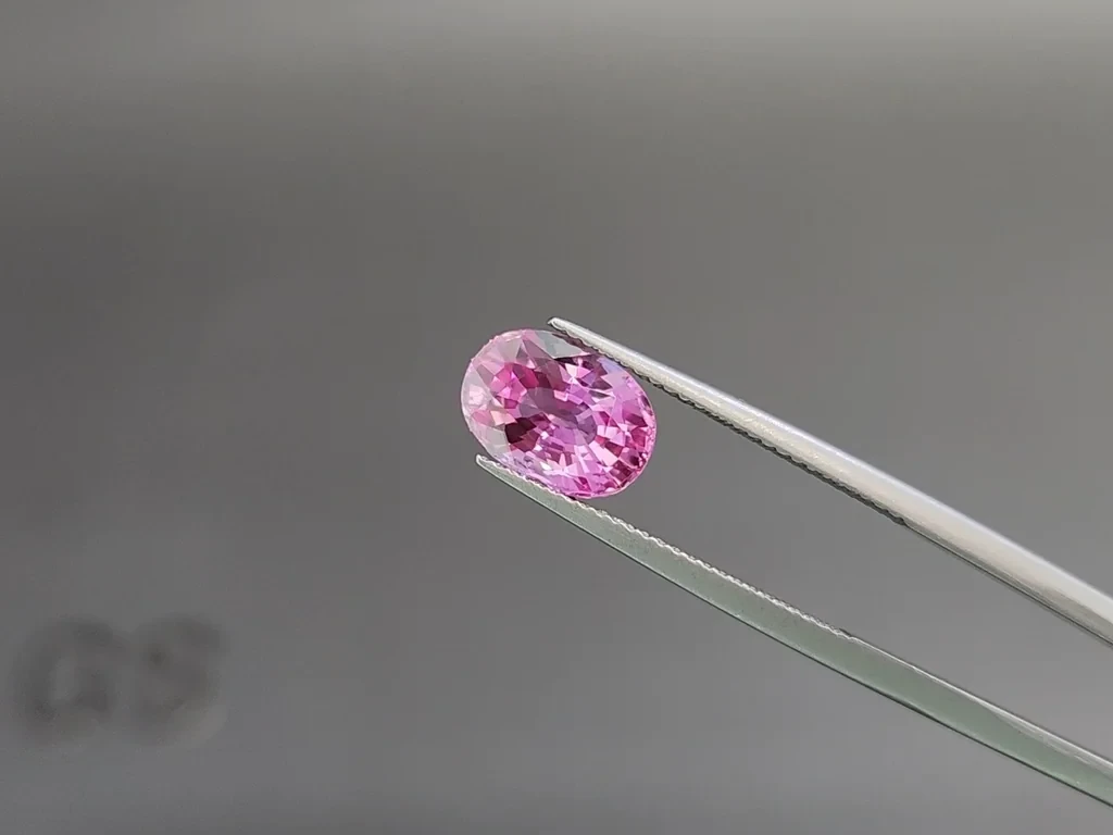 Unheated Intense Pink sapphire in oval cut 3.59 carats, Madagascar Image №3