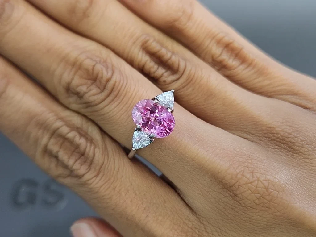 Unheated Intense Pink sapphire in oval cut 3.59 carats, Madagascar Image №5