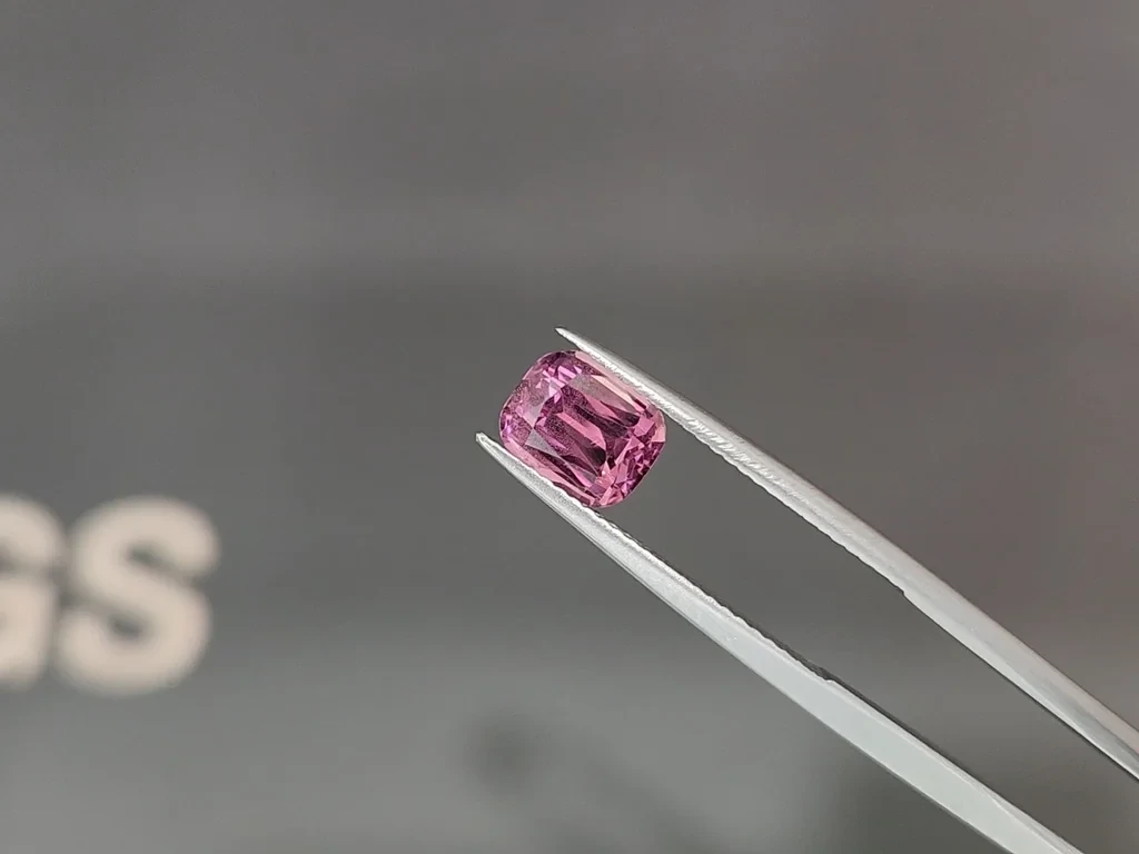 Garnet Malaya cushion cut 2.33 carats, Tanzania  Image №3