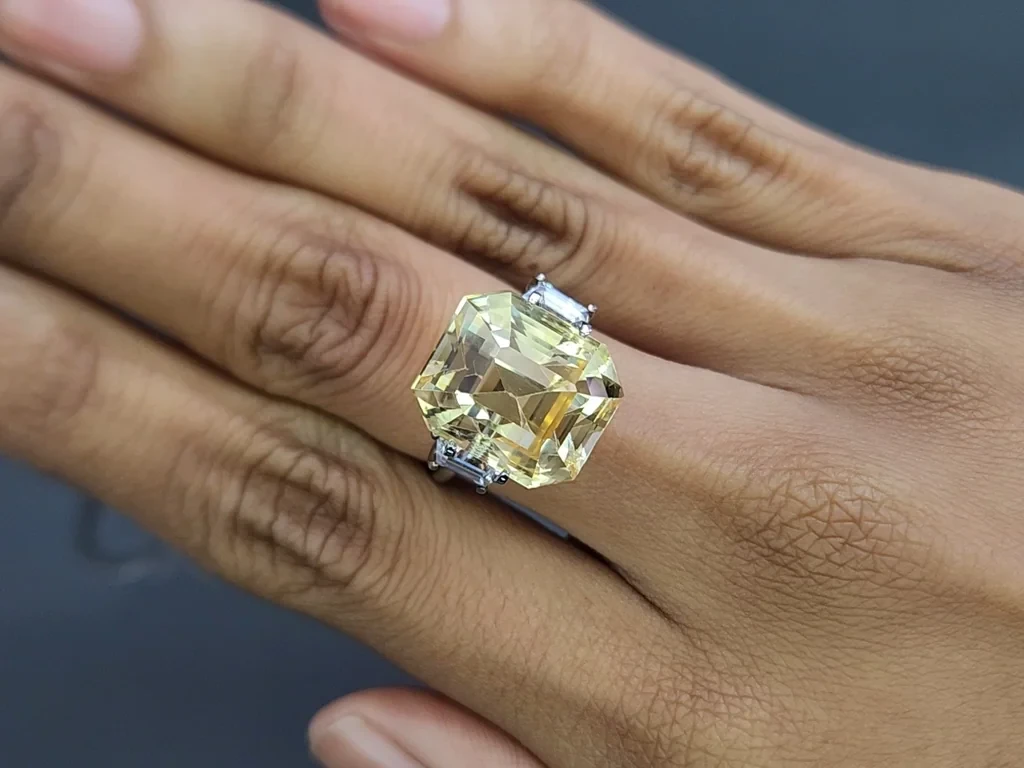 Unheated large yellow sapphire octagon cut  22.59 carats, Sri Lanka Image №5
