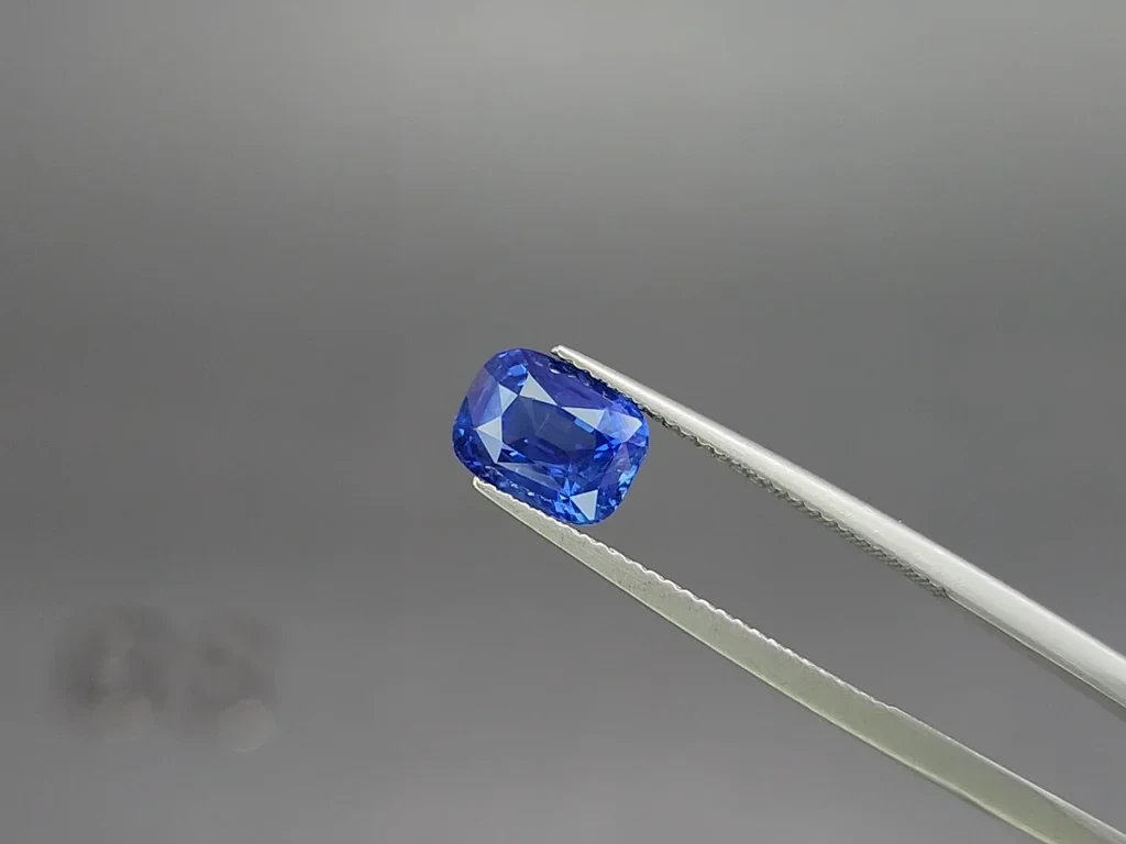 Unheated sapphire Royal Blue cushion cut  2.56 carats, Madagascar Image №3