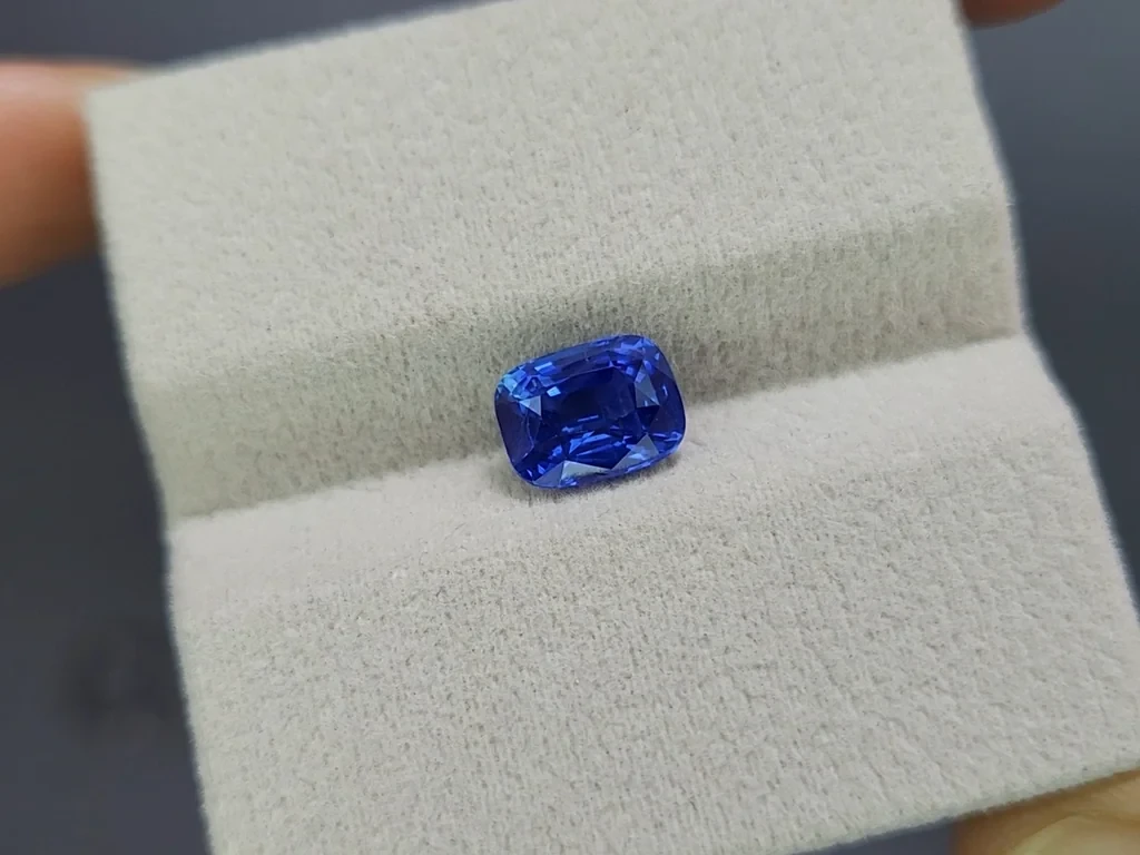Unheated sapphire Royal Blue cushion cut  2.56 carats, Madagascar Image №4