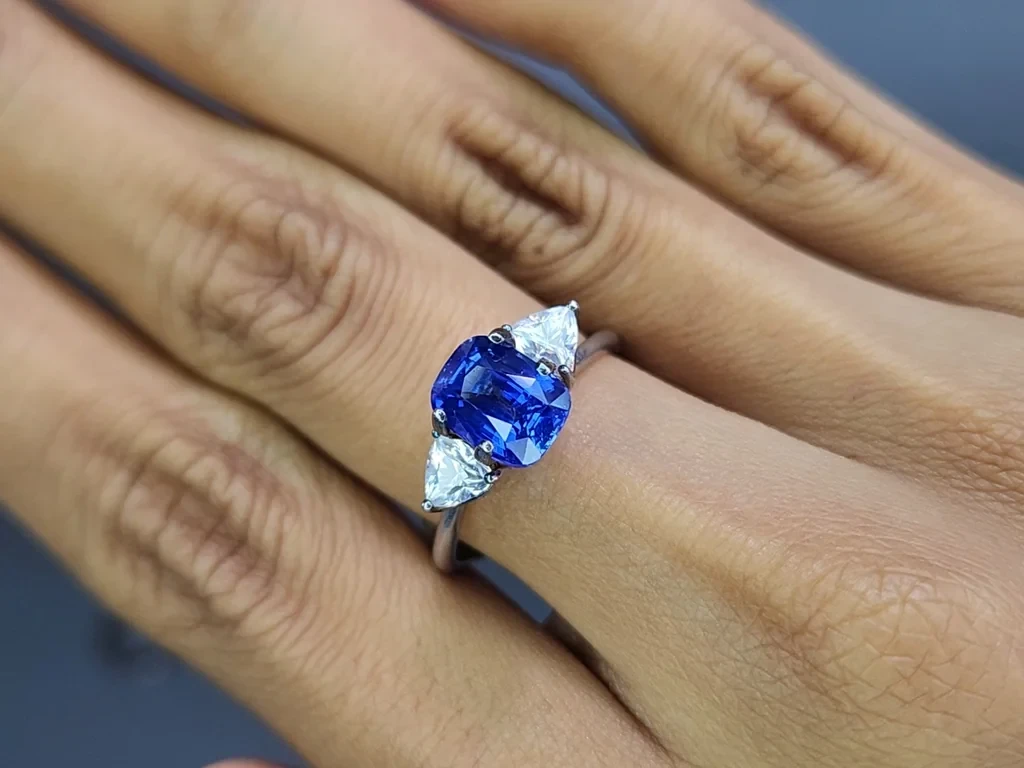 Unheated sapphire Royal Blue cushion cut  2.56 carats, Madagascar Image №5