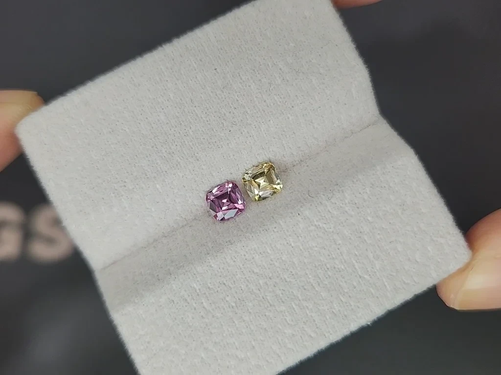 Сontrasting pair of unheated sapphires cushion cut 0.73 carats, Sri Lanka Image №4