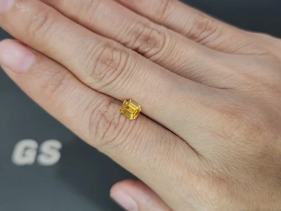 Sapphire Vivid Yellow octagon cut 1.05 carats, Sri Lanka photo
