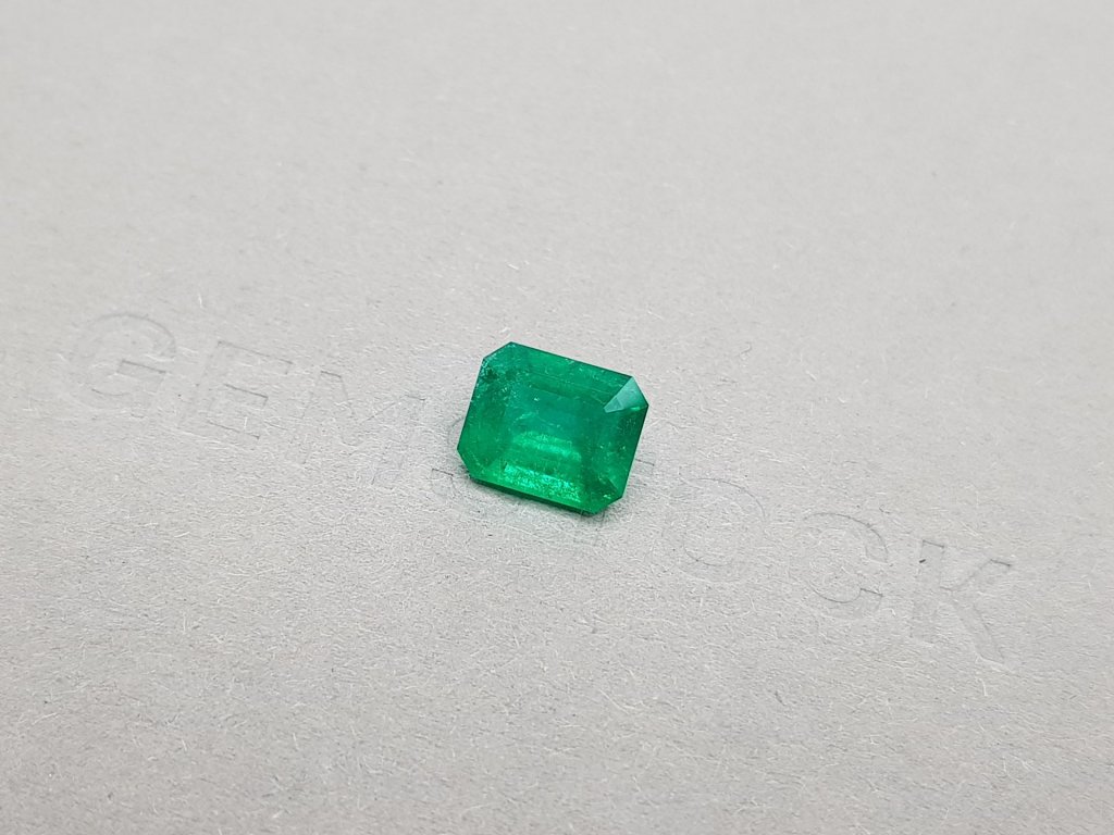 Vivid Green emerald octagon shape 1.83 ct, Colombia Image №3