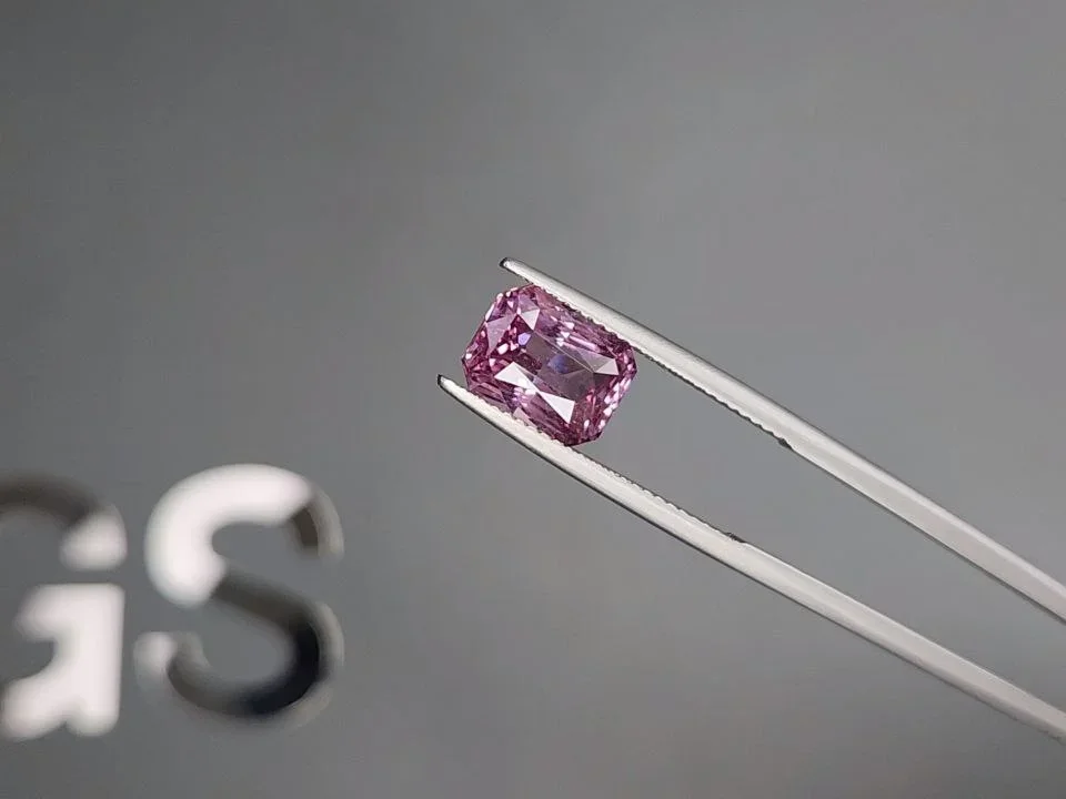 Lavender spinel in radiant cut 4.15 carats, Tanzania Image №3