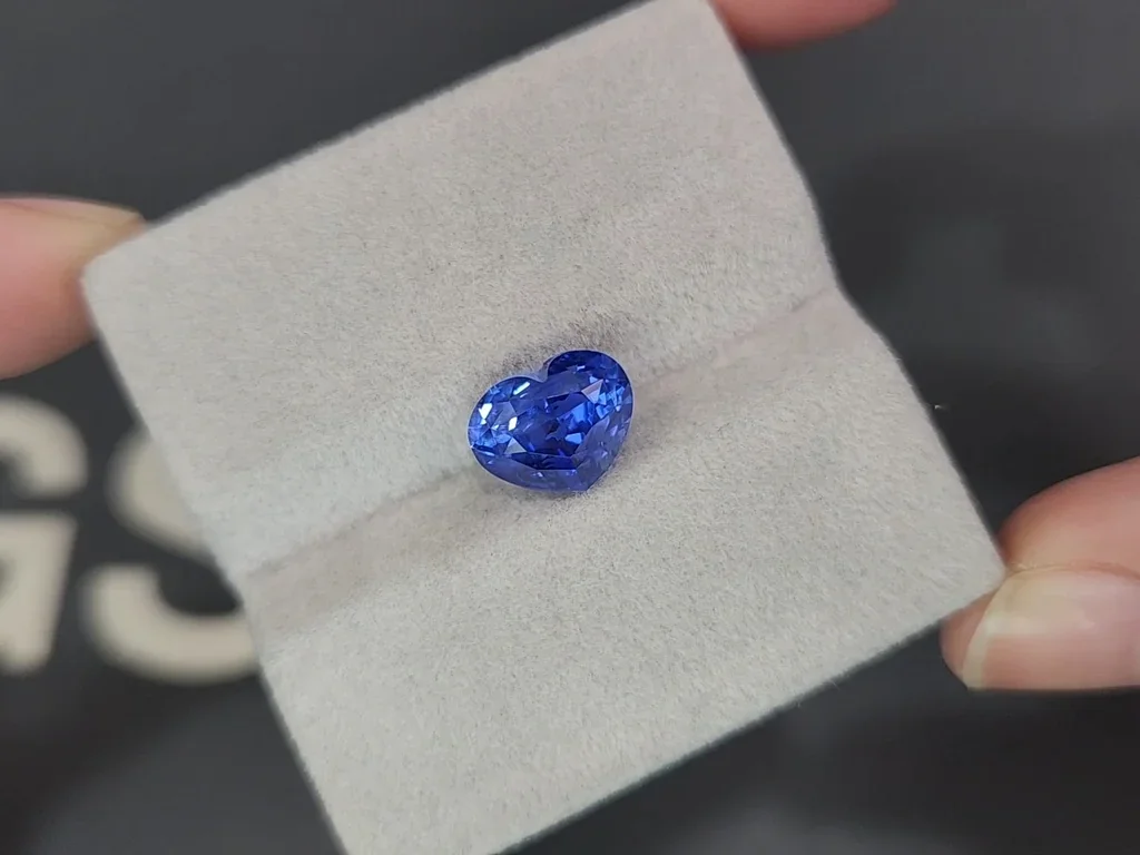 Sapphire Cornflower Blue heart shape 4.57 carats, Sri Lanka Image №4