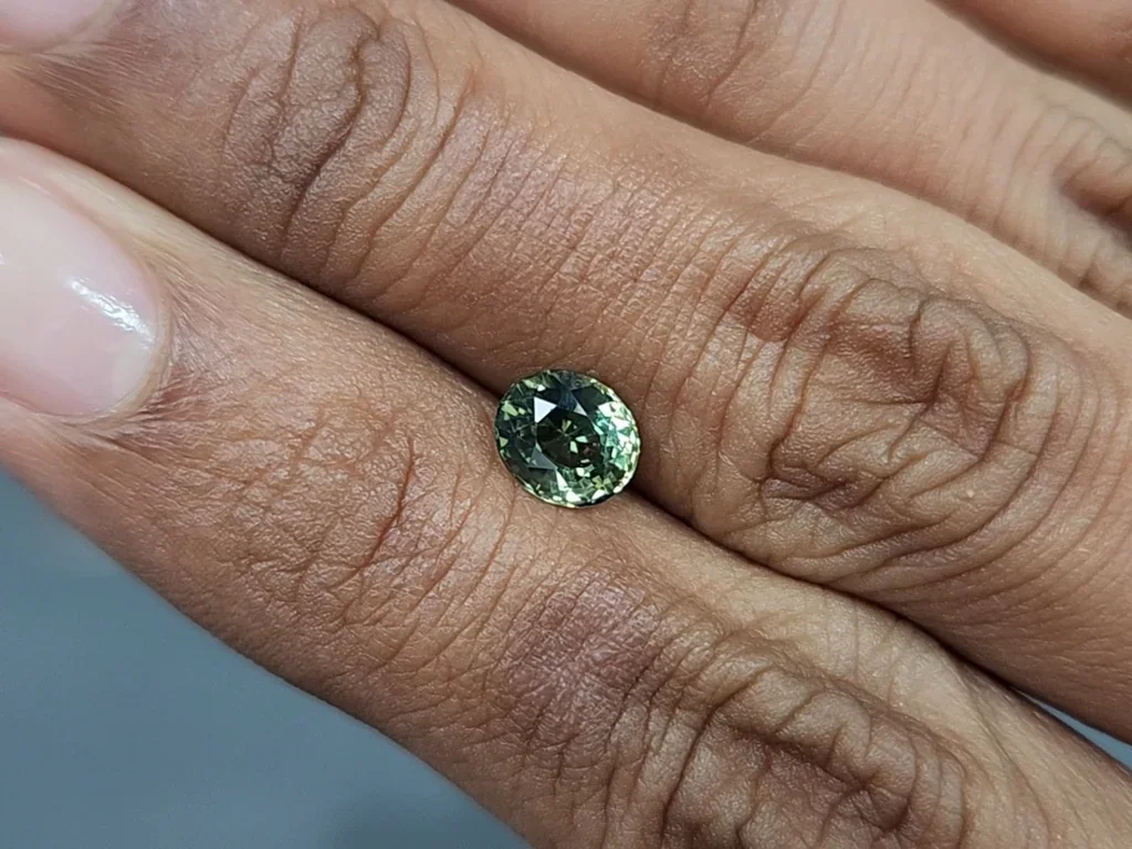 Green sapphire oval cut 1.34 carats, Sri Lanka Image №2