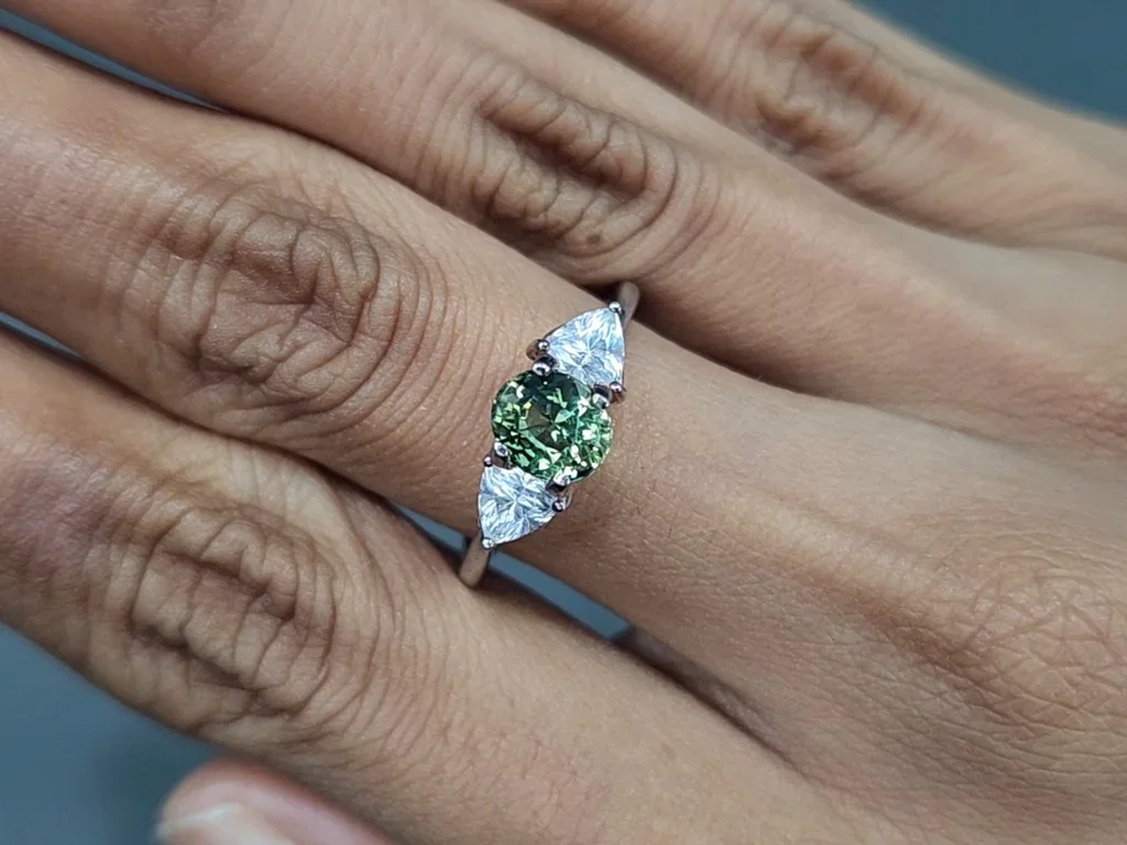 Green sapphire oval cut 1.34 carats, Sri Lanka Image №5