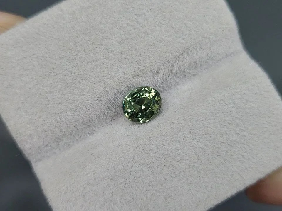 Green sapphire oval cut 1.34 carats, Sri Lanka Image №4