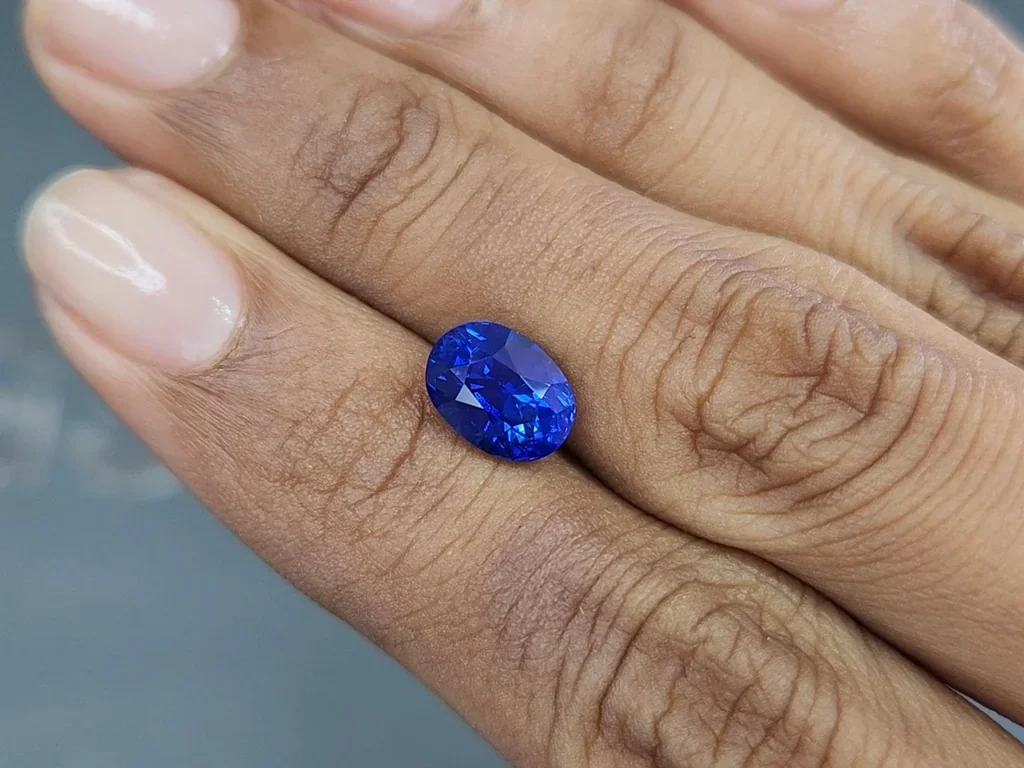 Sapphire Royal Blue oval cut 2.98 carats, Sri Lanka  Image №2