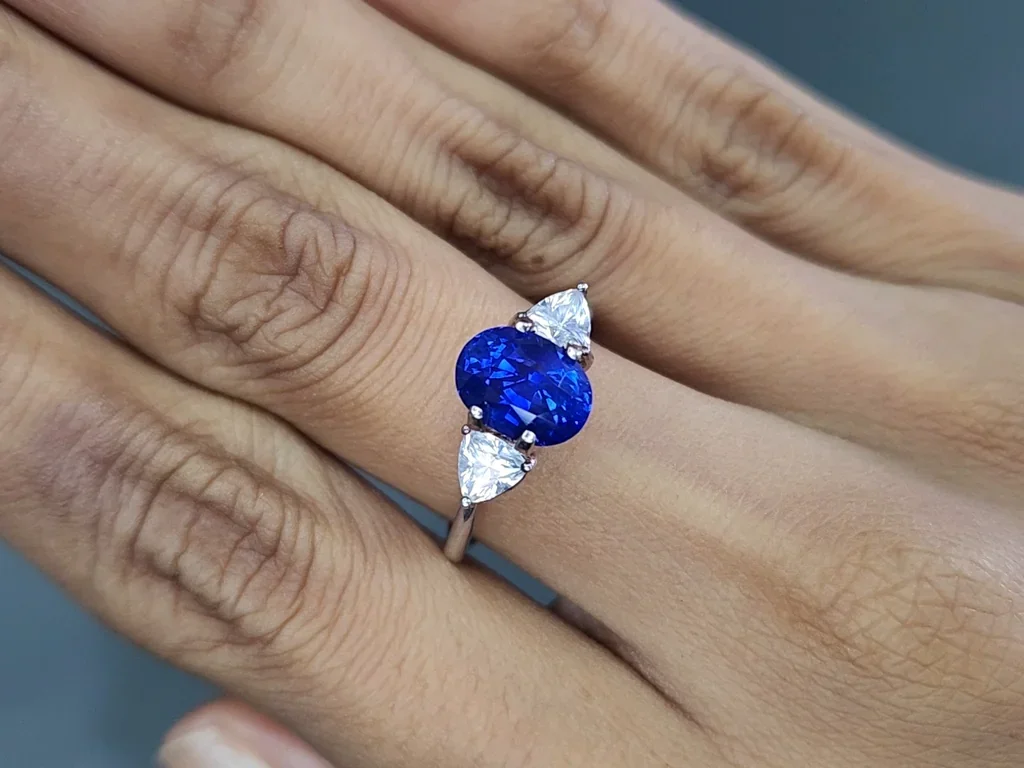 Sapphire Royal Blue oval cut 2.98 carats, Sri Lanka  Image №5