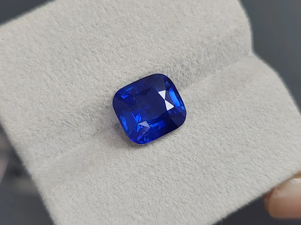 Sapphire Royal Blue cushion cut 5.01 carats, Sri Lanka  Image №4