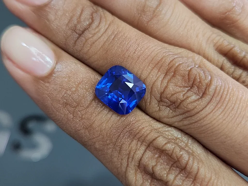 Sapphire Royal Blue cushion cut 5.01 carats, Sri Lanka  Image №2