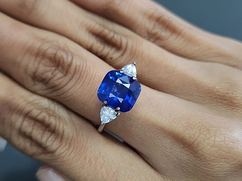 Sapphire Royal Blue cushion cut 5.01 carats, Sri Lanka  Image №5