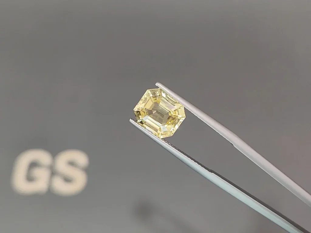 Unheated yellow sapphire octagon cut 4.93 carats, Sri Lanka Image №3