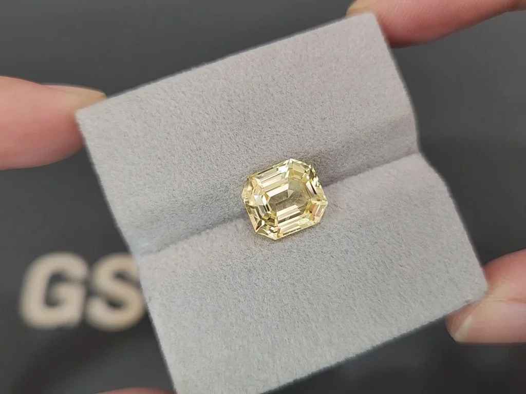 Unheated yellow sapphire octagon cut 4.93 carats, Sri Lanka Image №4