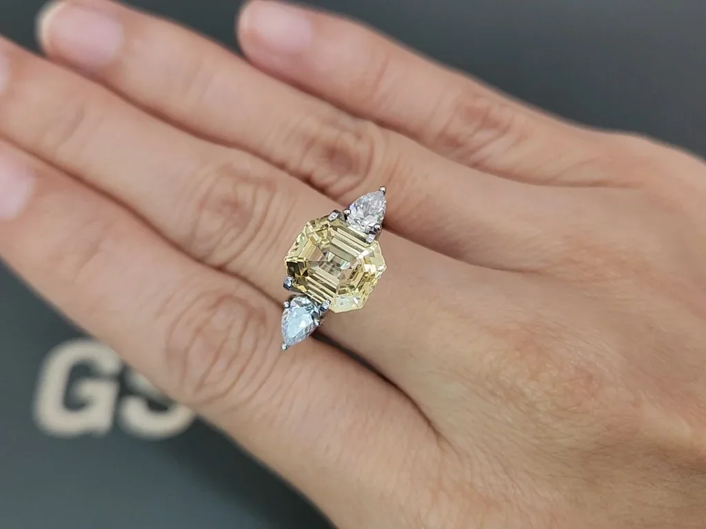 Unheated yellow sapphire octagon cut 4.93 carats, Sri Lanka Image №5