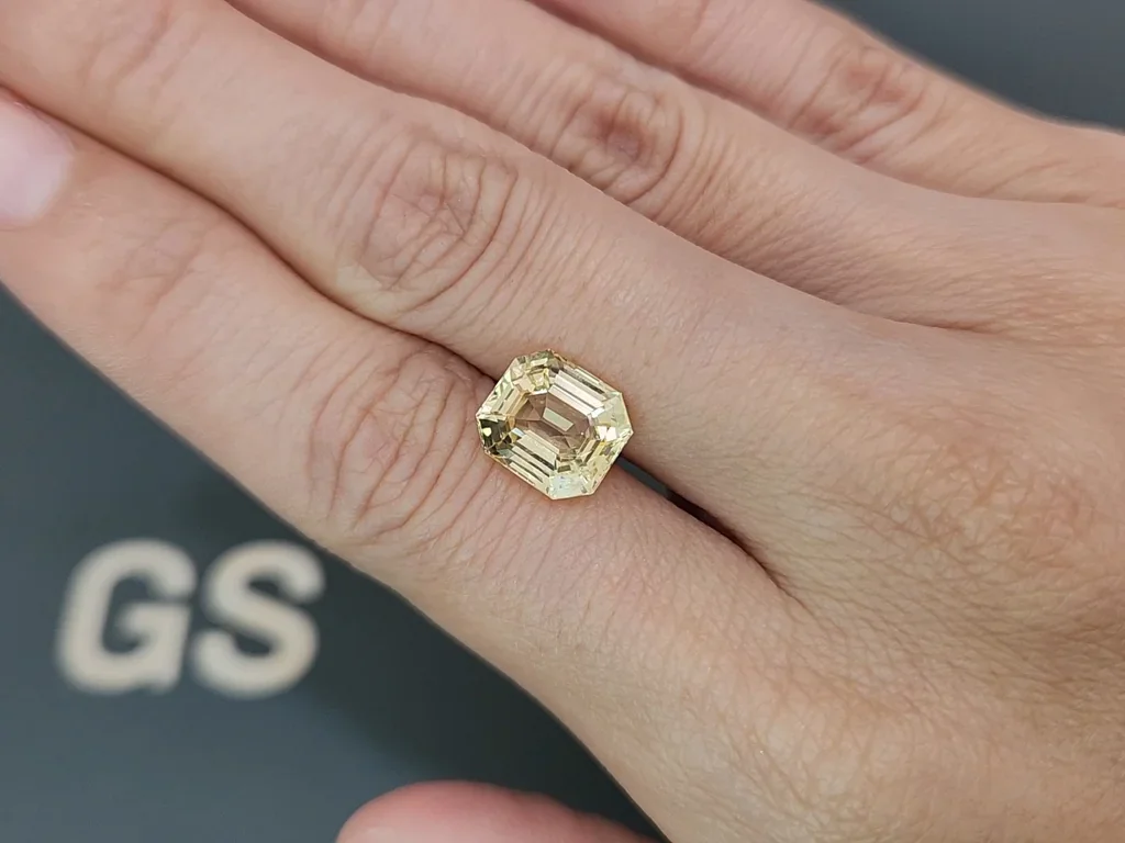 Unheated yellow sapphire octagon cut 4.93 carats, Sri Lanka Image №2