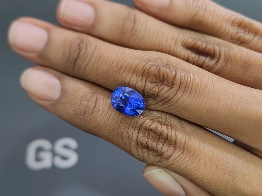 Sapphire Royal Blue in oval cut 6.04 carats, Sri Lanka  Image №2