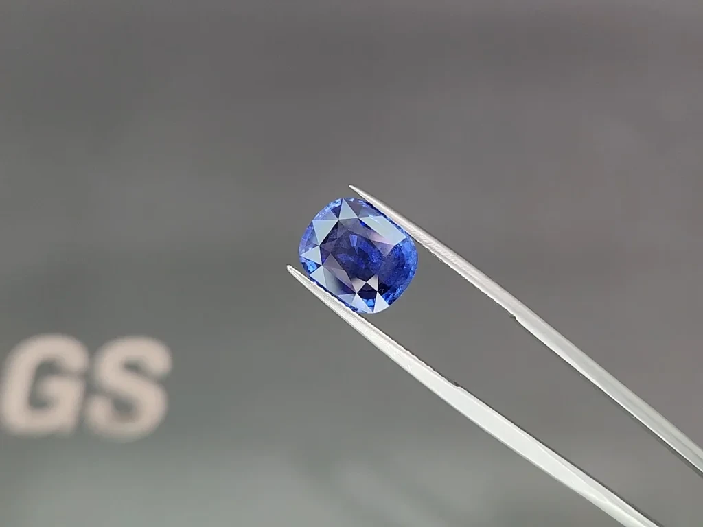 Sapphire Cornflower Blue cushion cut 5.45 carats, Sri Lanka Image №3