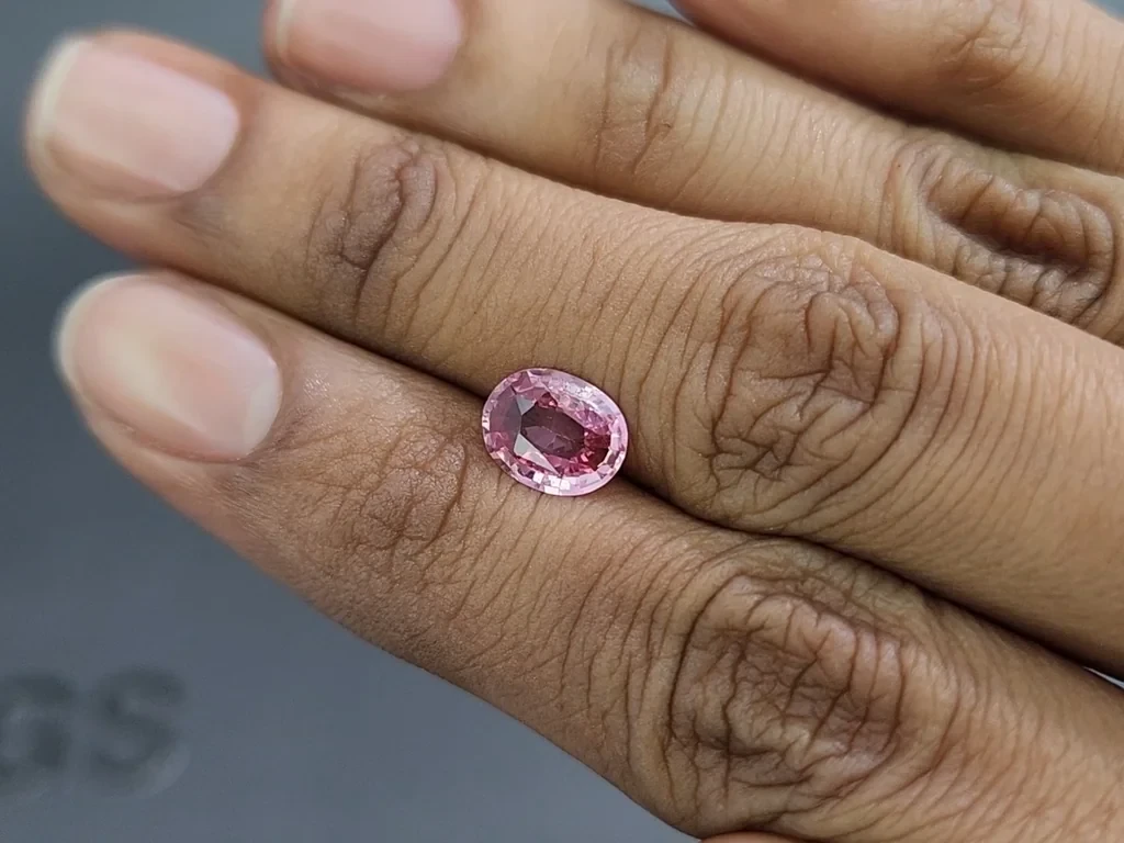 Padparadscha sapphire in oval cut 1.67 carats, Madagascar Image №2