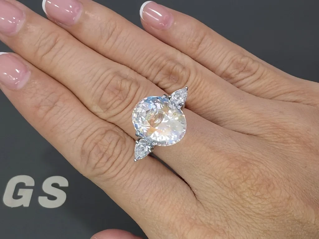 Rainbow moonstone in oval cut 7.81 carats, Madagascar  Image №5