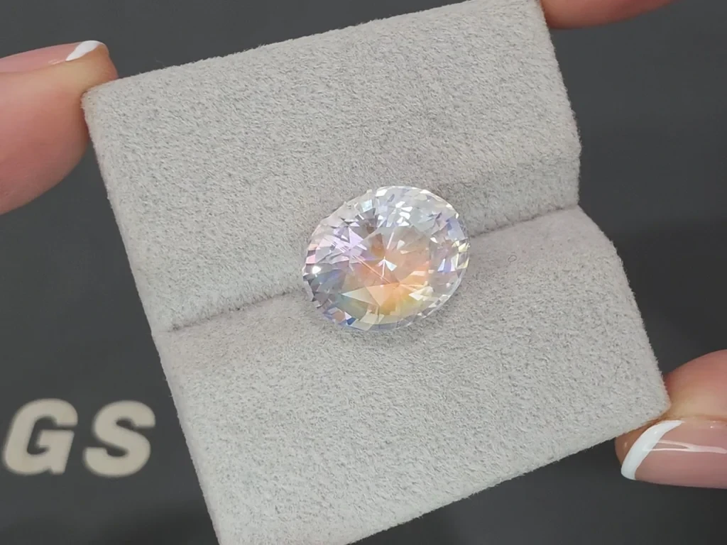 Rainbow moonstone in oval cut 7.81 carats, Madagascar  Image №4