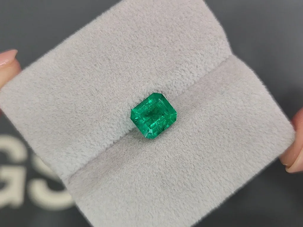 Intense Muzo Green emerald 1.50 ct, Colombia Image №4