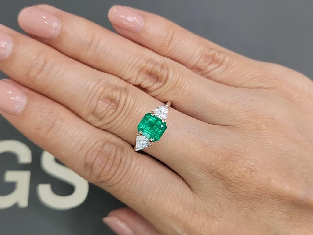 Intense Muzo Green emerald 1.50 ct, Colombia Image №5