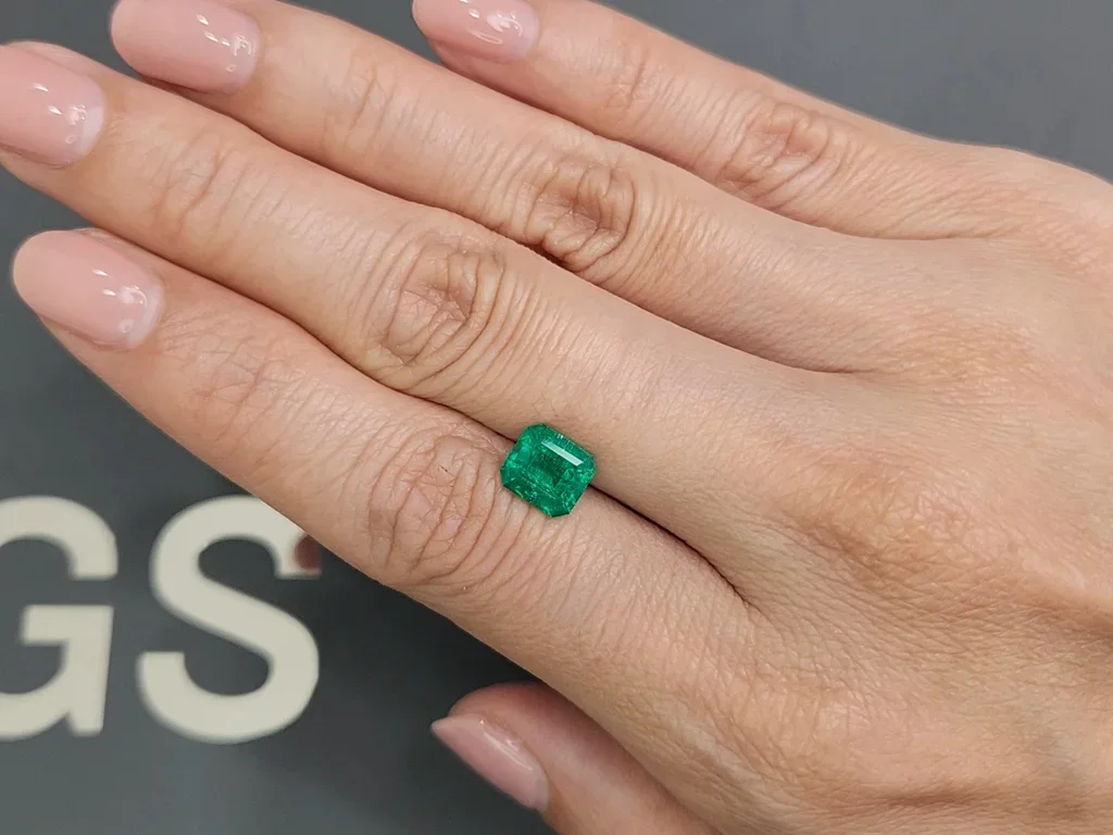 Intense Muzo Green emerald 1.50 ct, Colombia Image №2