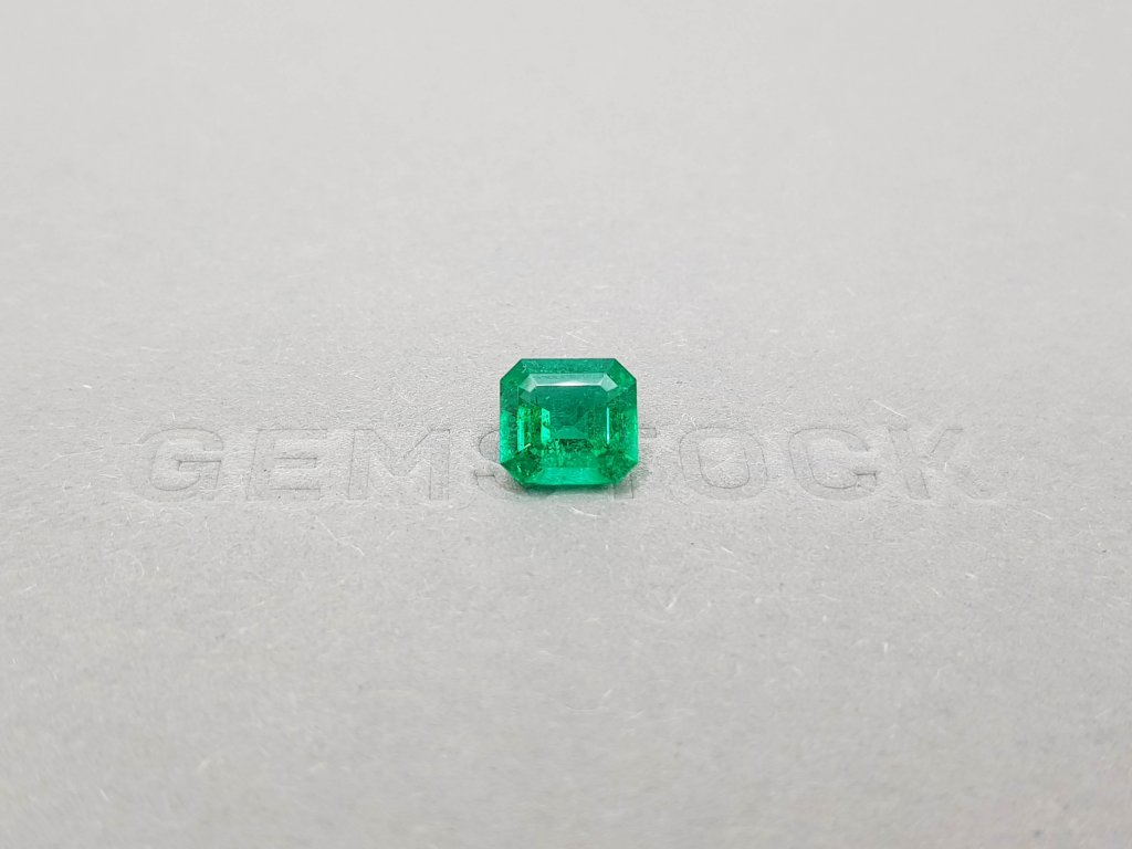 Colombian Vivid Green emerald 1.68 ct Image №1