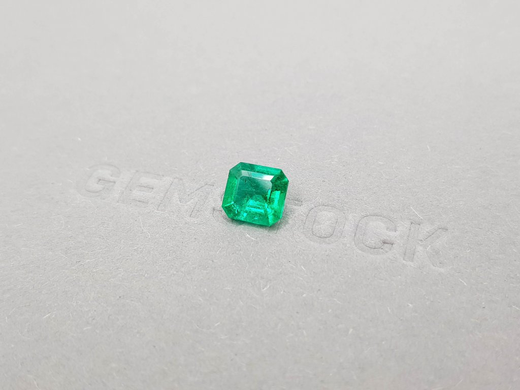 Colombian Vivid Green emerald 1.68 ct Image №3