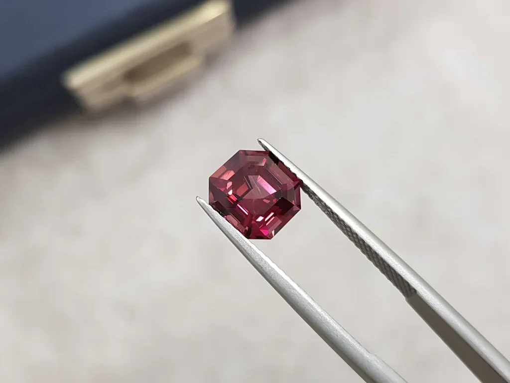 Red-pink octagon cut garnet from Tanzania 3.04 ct Image №2