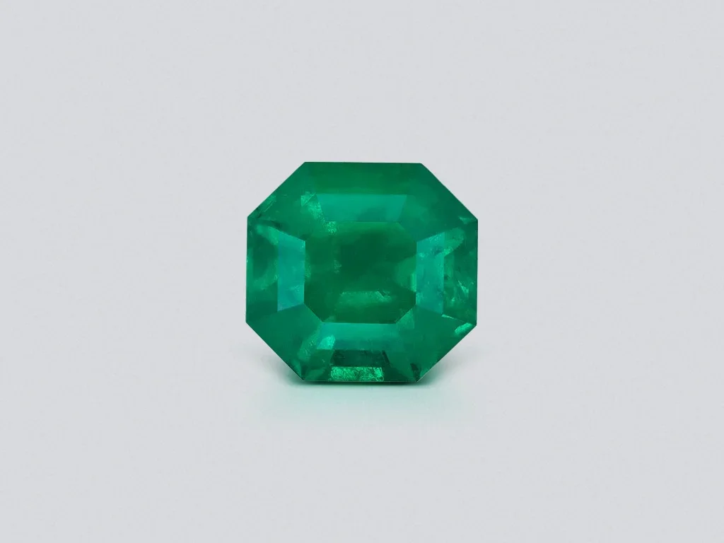 Vivid Green Colombian emerald in octagon cut 7.42 carats Image №1