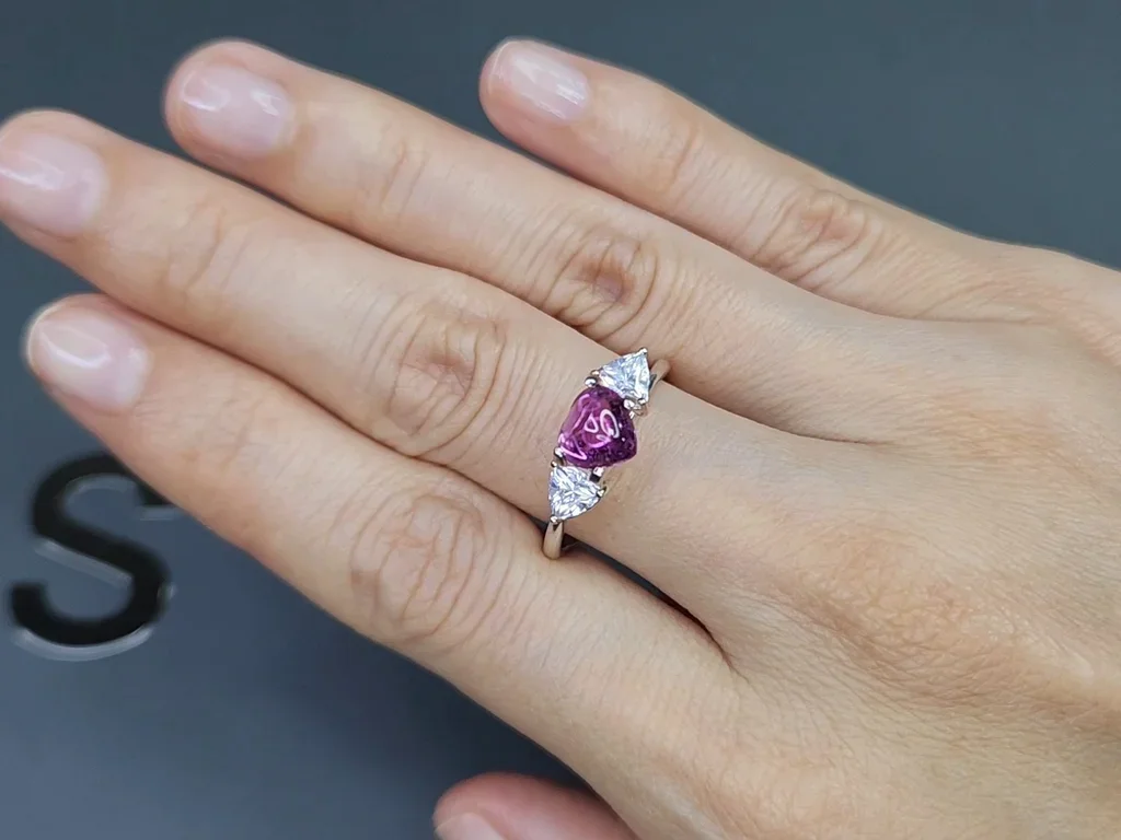 Purple sapphire in heart shape 1.65 carats, Madagascar Image №5
