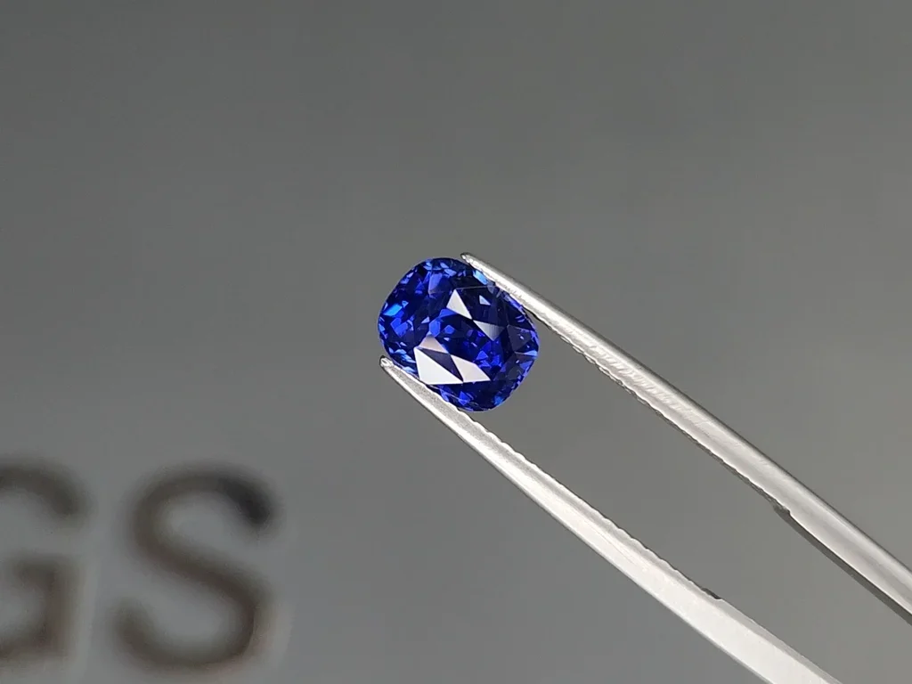 Unheated Royal blue sapphire in cushion cut 2.63 carats, Madagascar  Image №3