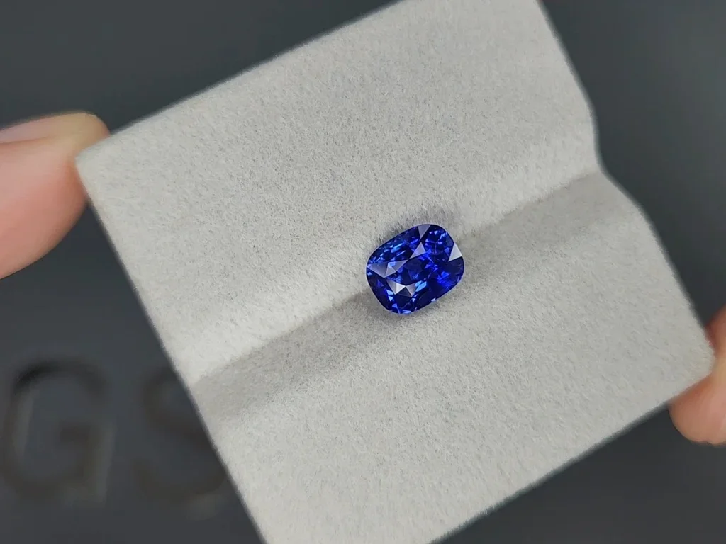 Unheated Royal blue sapphire in cushion cut 2.63 carats, Madagascar  Image №4