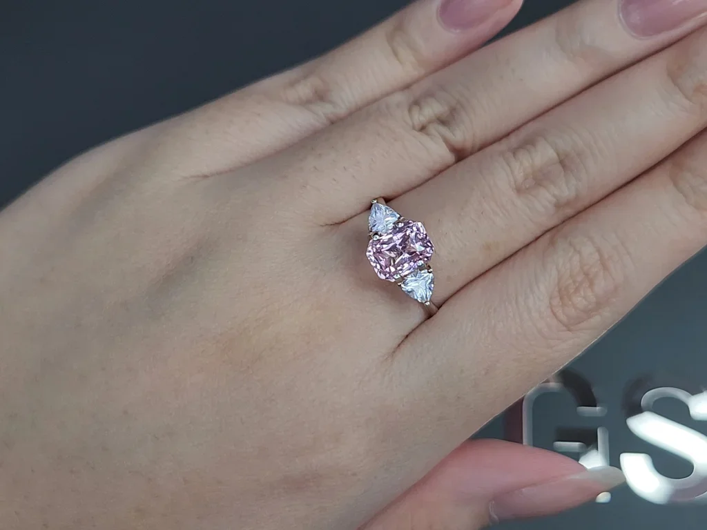 Unheated Baby pink sapphire in radiant cut 3.10 carats, Madagascar Image №5