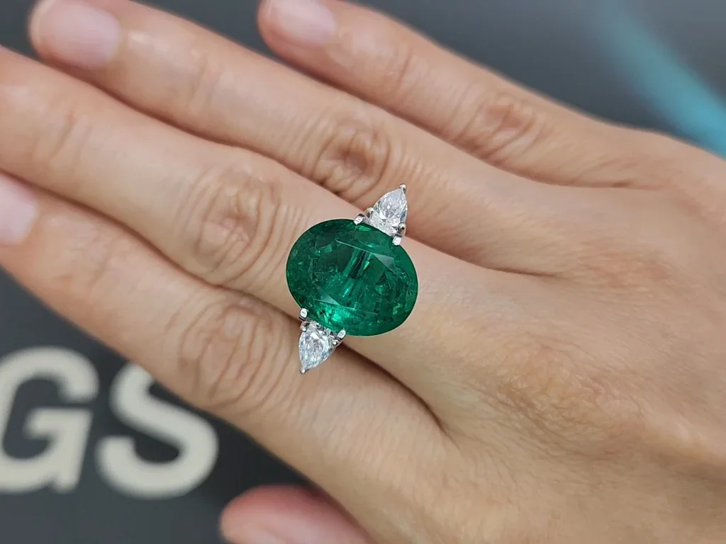  Emerald Vivid Green oval cut 9.70 carats, Zambia Image №5