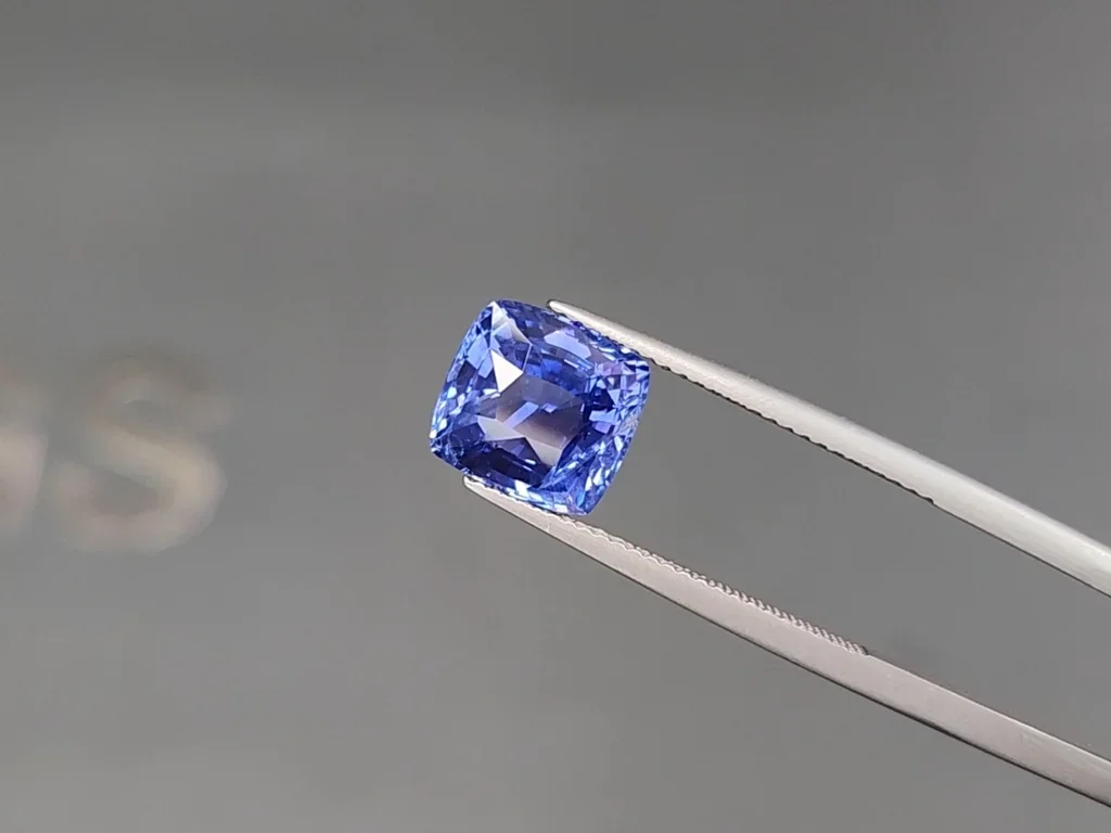 Unheated sapphire Cornflower Blue cushion cut 4.59 carats, Sri Lanka Image №3