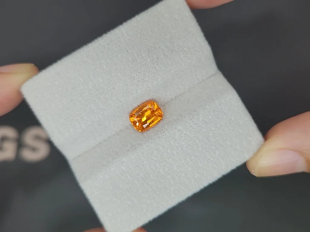 Garnet spessartine Fanta Color cushion cut 1.61 carats, Africa Image №4