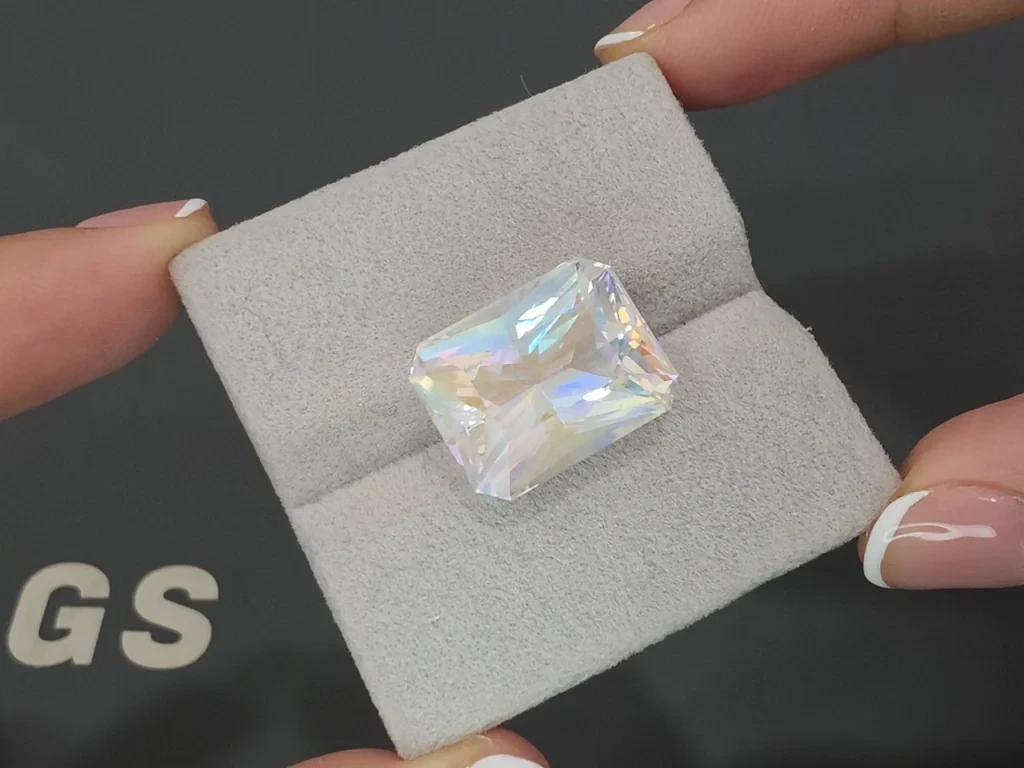 Rainbow moonstone cushion cut 15.03 carats, Madagascar Image №4