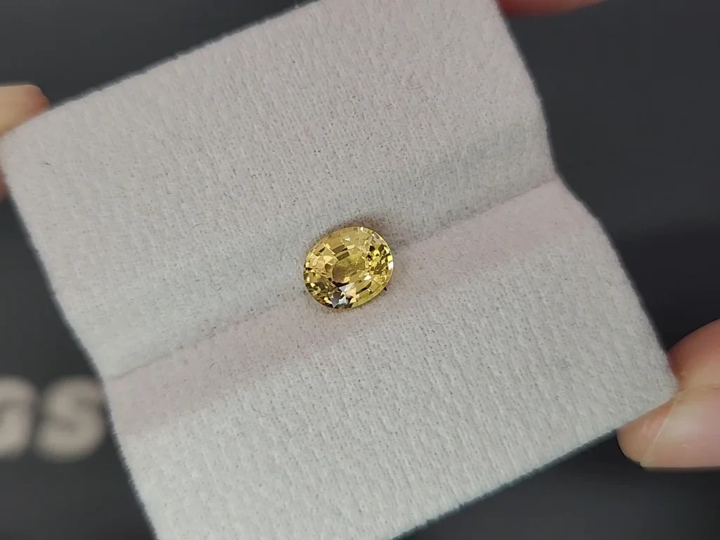 Unheated sapphire Vivid Yellow oval cut 1.57 carats, Sri Lanka Image №4